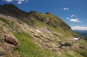 37-Salendo verso il lago Gelato uno sguardo al P.zo Salina (2495 m.)